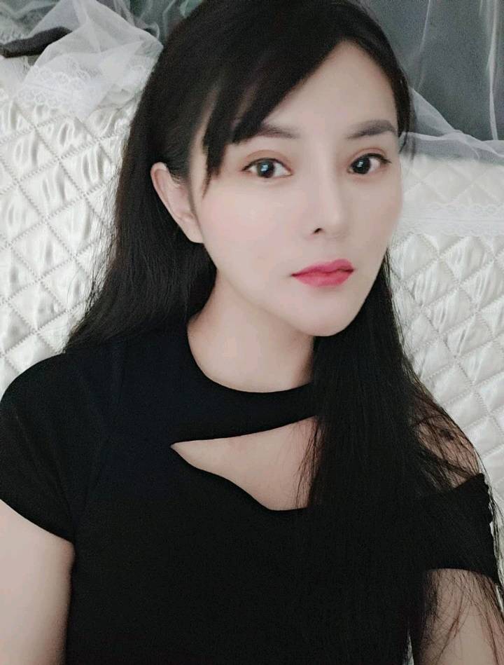 海珠甜美耐看的小姐姐